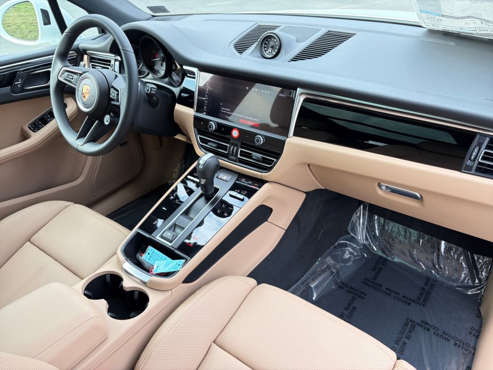 New 2026 Porsche Macan AWD/4WD image 18