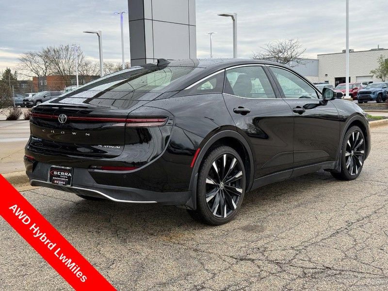Used 2025 Toyota Crown Platinum AWD/4WD image 3