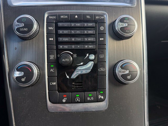 Used 2016 Volvo XC60 T6 w/ Climate Package AWD/4WD image 11