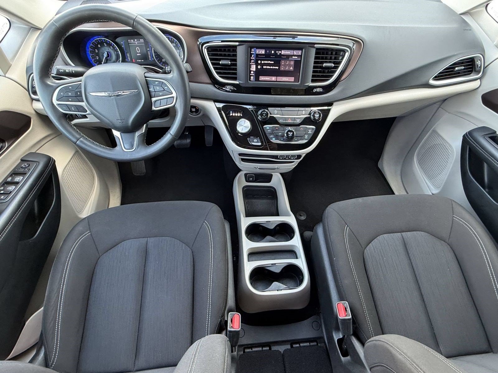 Used 2023 Chrysler Voyager LX FWD image 17