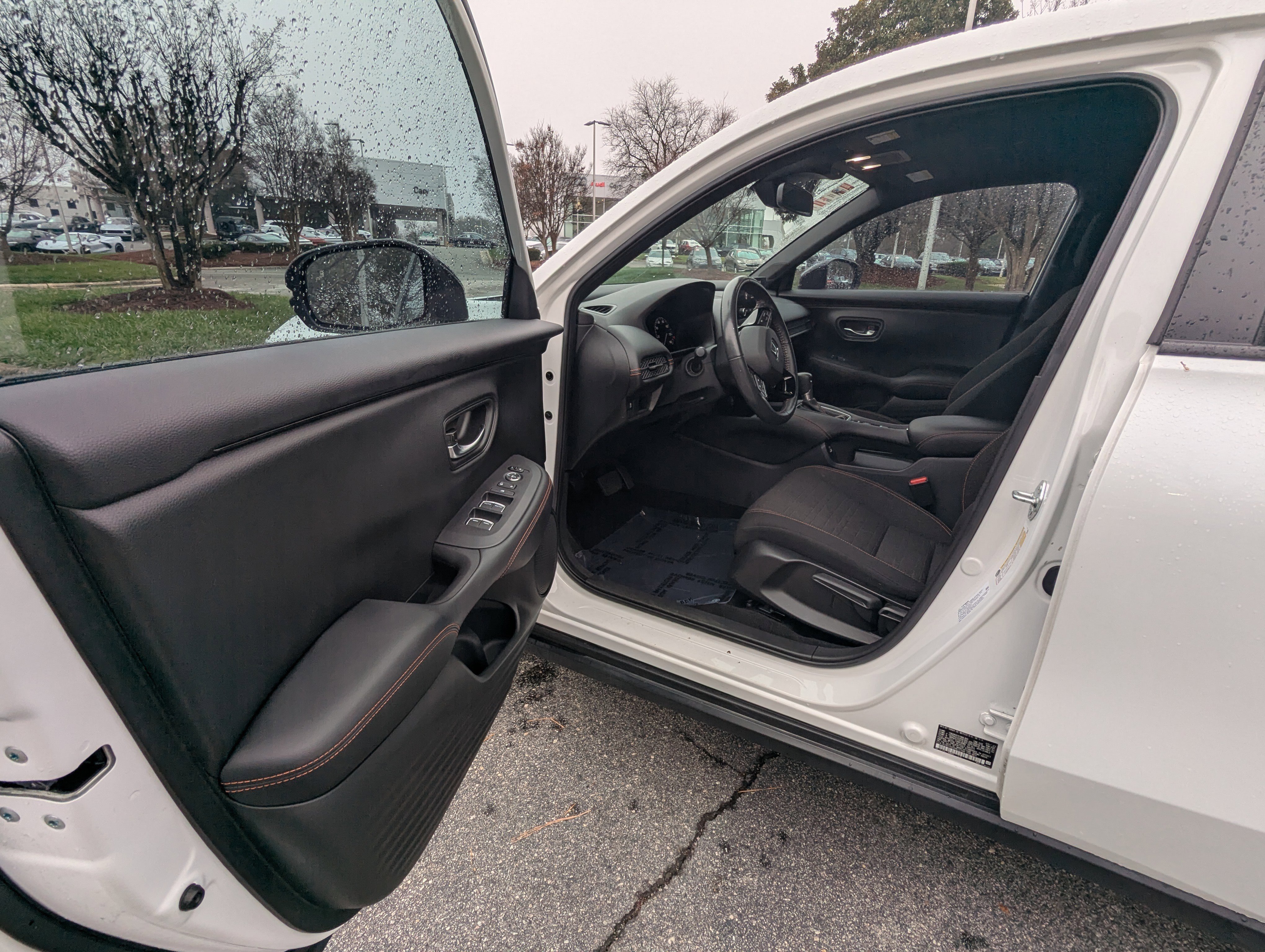 Used 2023 Honda HR-V Sport image 8