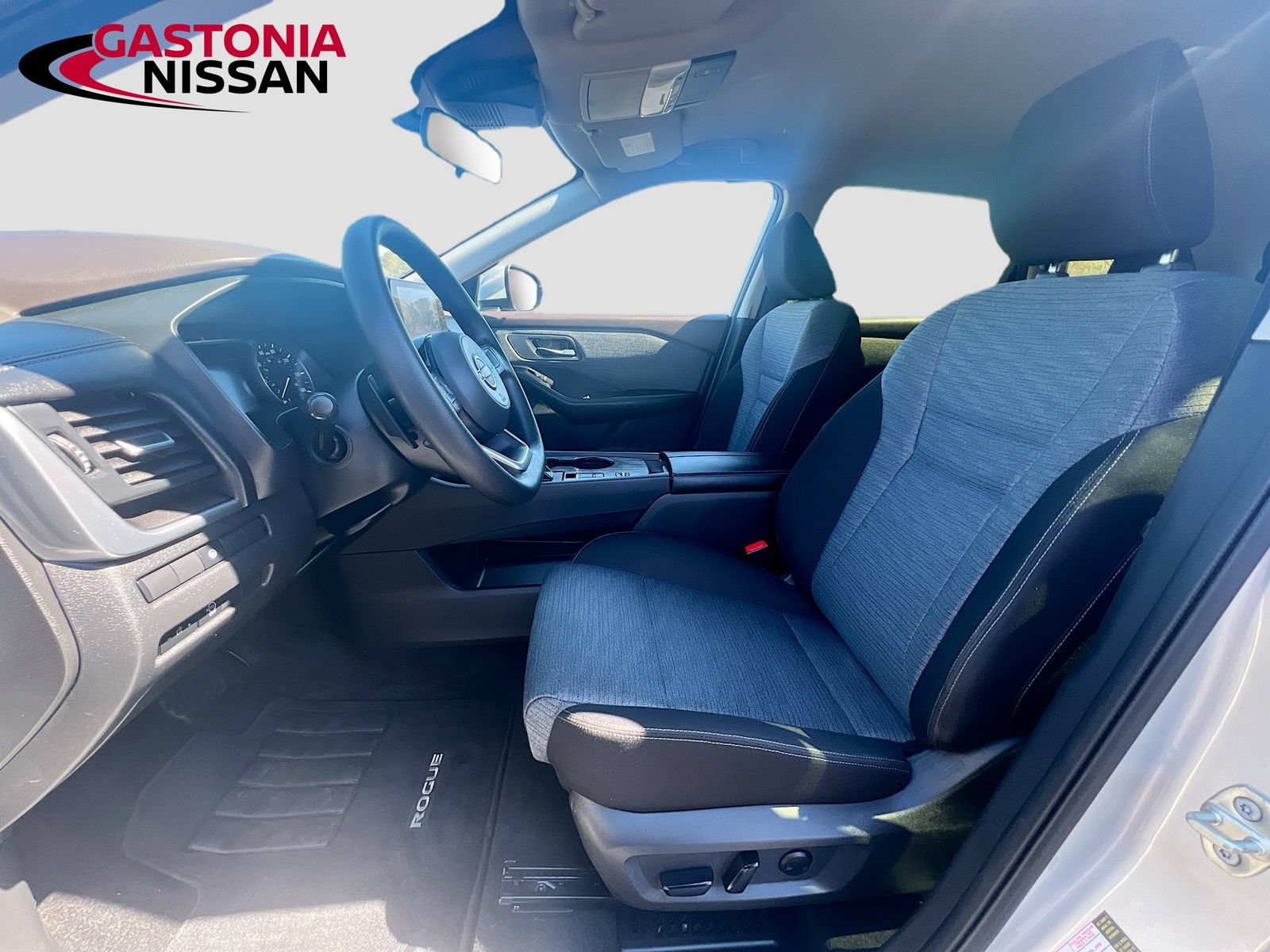 Used 2023 Nissan Rogue SV FWD image 26