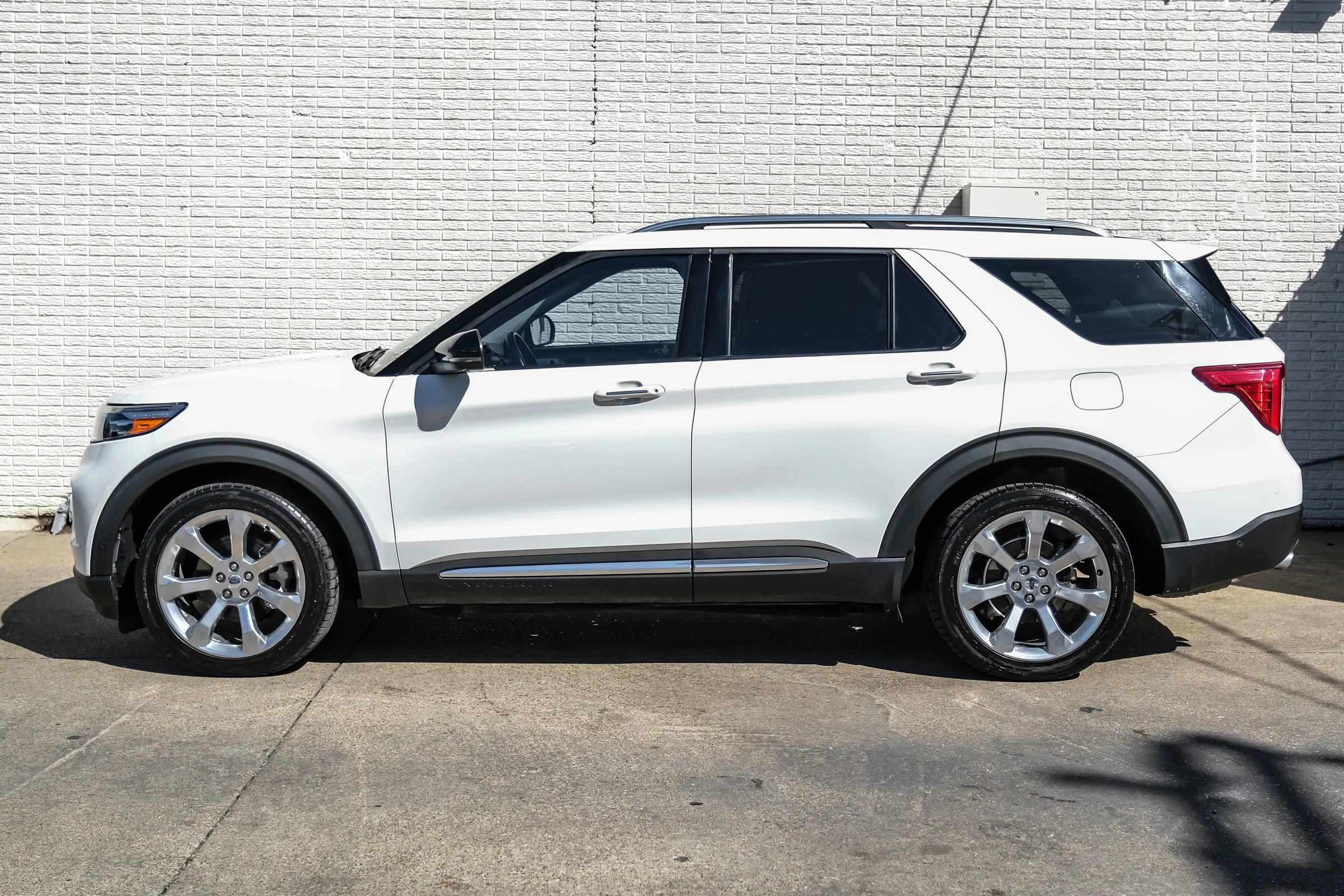 Used 2020 Ford Explorer Platinum w/ Premium Technology Package AWD/4WD image 11
