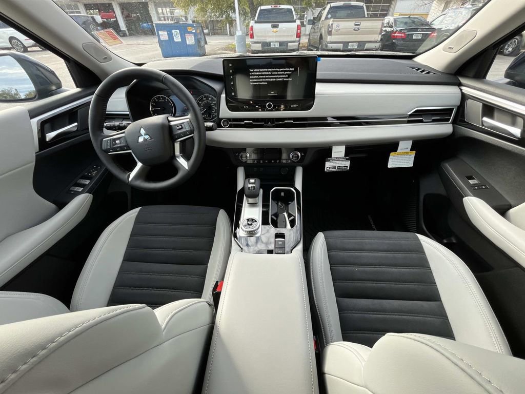 New 2026 Mitsubishi Outlander SE image 18