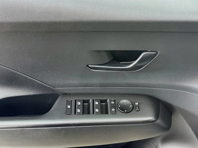Used 2025 Hyundai Kona SEL AWD/4WD image 21