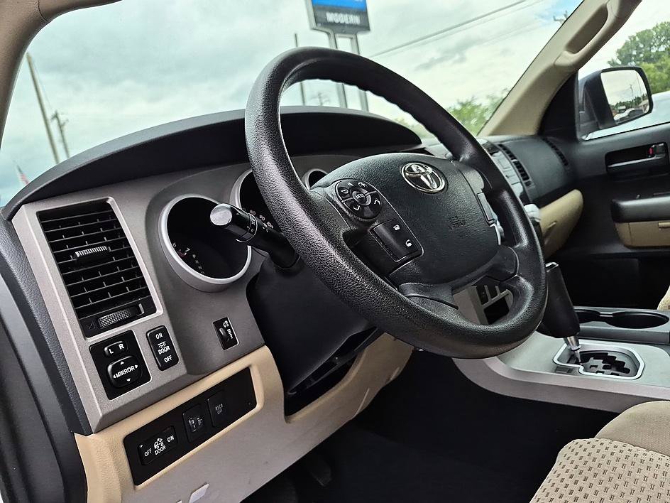 Used 2013 Toyota Tundra 4x4 Double Cab w/ SR5 Pkg image 16