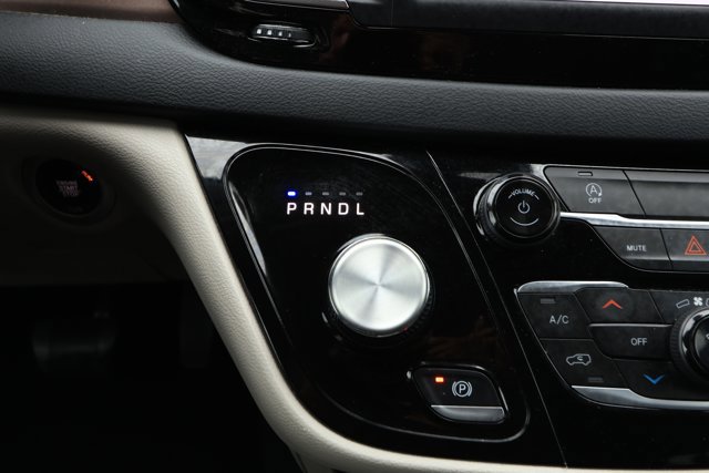 Used 2023 Chrysler Voyager LX image 18