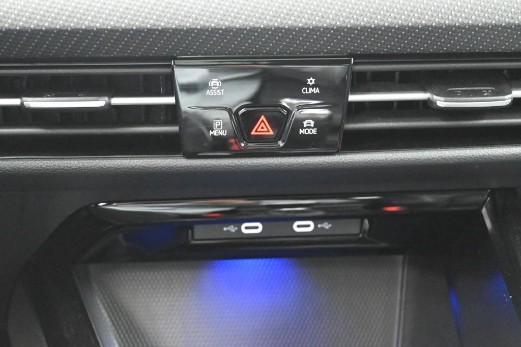 Used 2024 Volkswagen Golf R AWD/4WD image 20