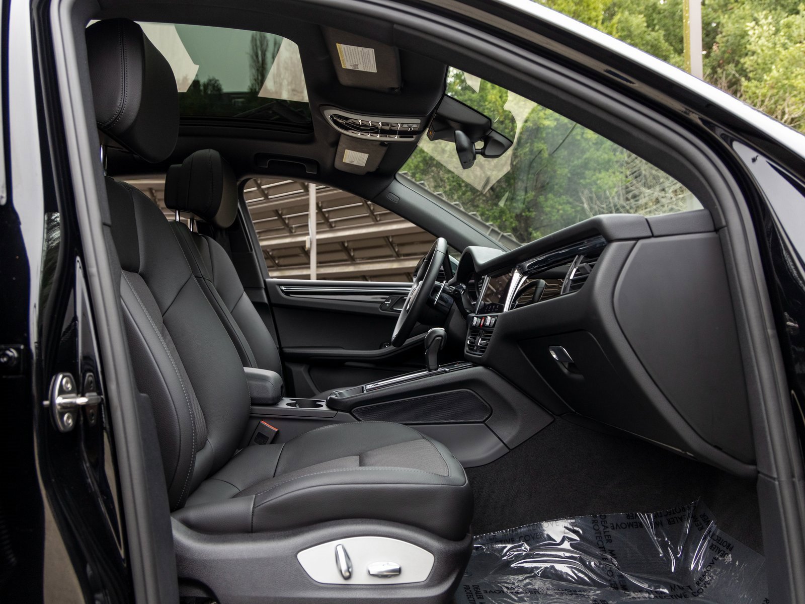 Certified 2025 Porsche Macan image 50