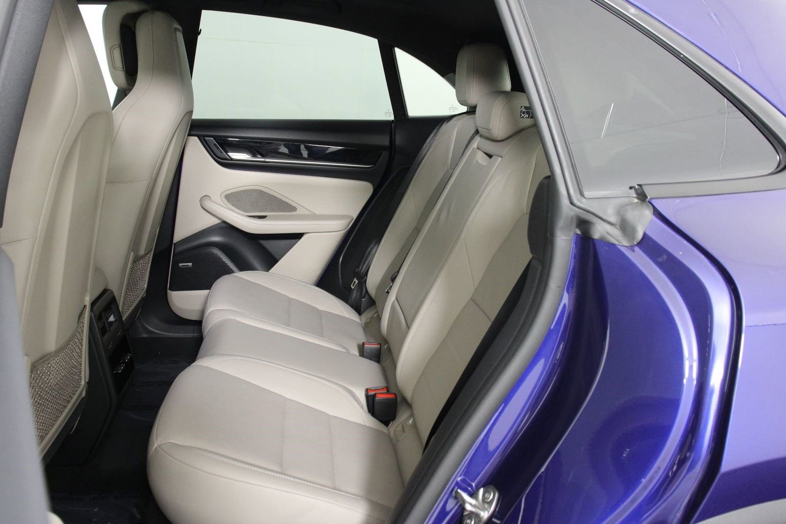 Certified 2025 Porsche Macan 4 Electric AWD/4WD image 31