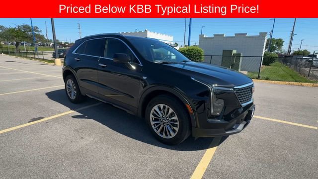 Used 2025 Cadillac XT4 Premium Luxury AWD/4WD image 2