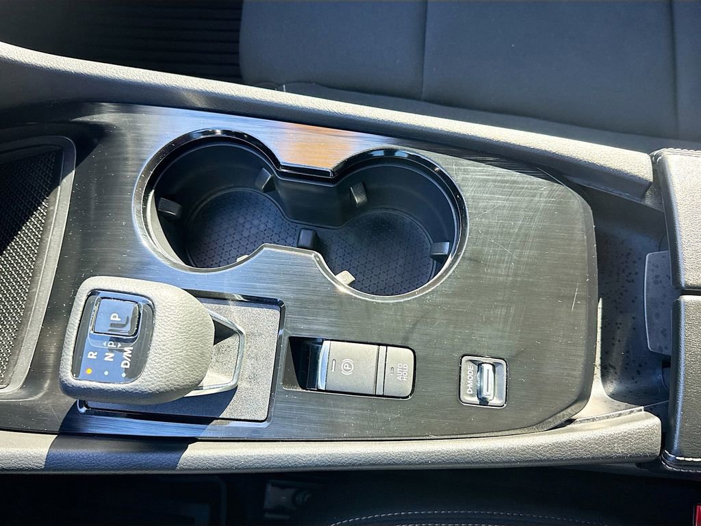 Used 2023 Nissan Rogue S image 17