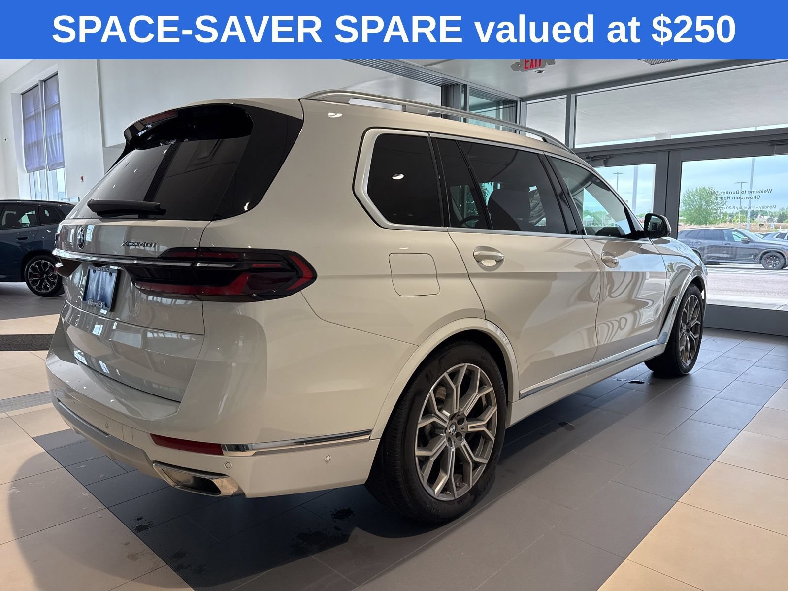 Used 2024 BMW X7 xDrive40i w/ Premium Package AWD/4WD image 5