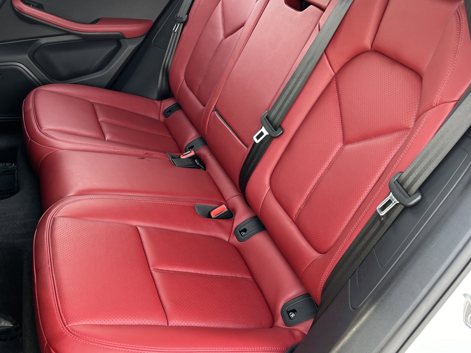 Certified 2024 Porsche Macan image 16