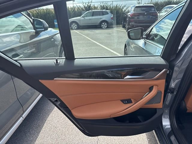 Used 2021 BMW 530i xDrive w/ Premium Package image 15