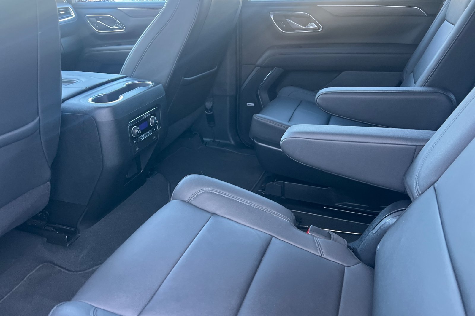 Used 2024 Chevrolet Tahoe Z71 w/ Luxury Package AWD/4WD image 9