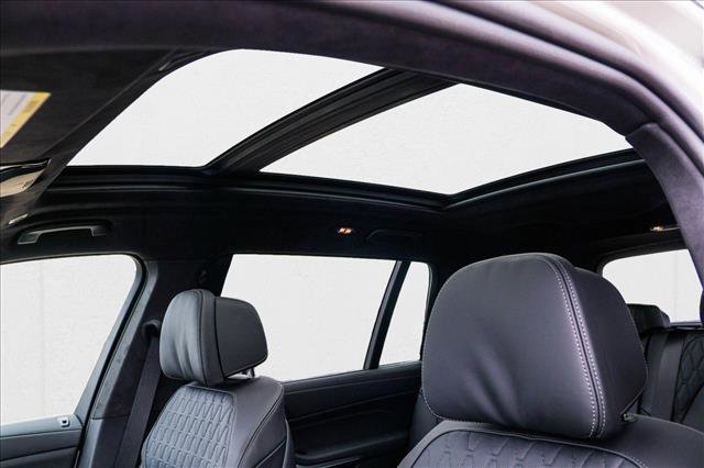 Used 2025 BMW X7 M60i w/ Executive Package image 11