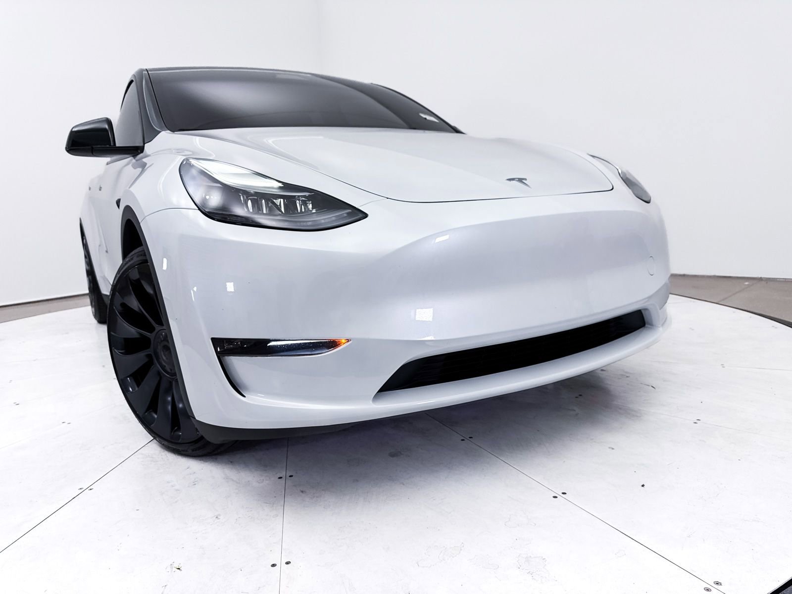 Used 2024 Tesla Model Y Performance image 7