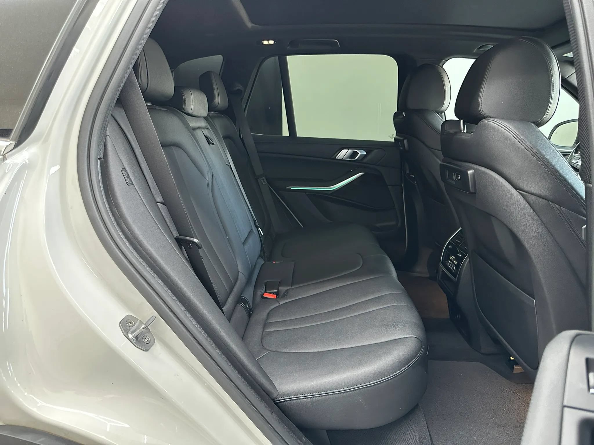 Used 2019 BMW X5 xDrive40i w/ Convenience Package AWD/4WD image 30