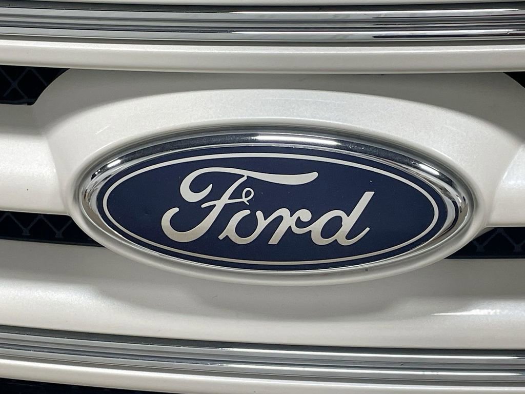 Used 2017 Ford Taurus Limited AWD/4WD image 32