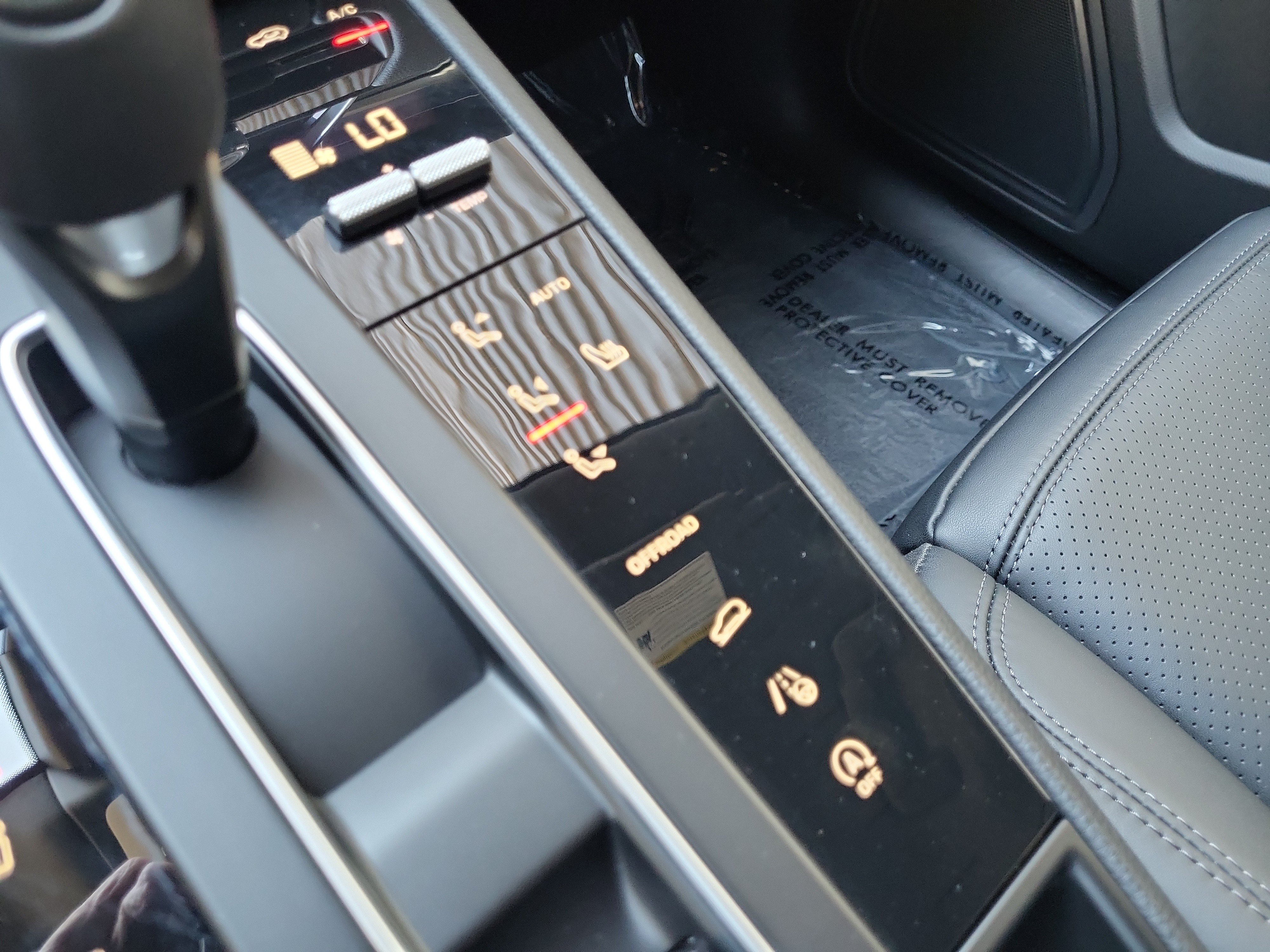 Certified 2026 Porsche Macan AWD/4WD image 38