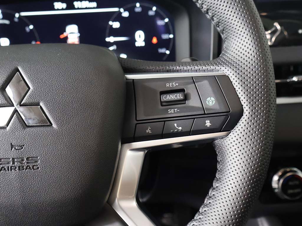 New 2025 Mitsubishi Outlander SE image 47