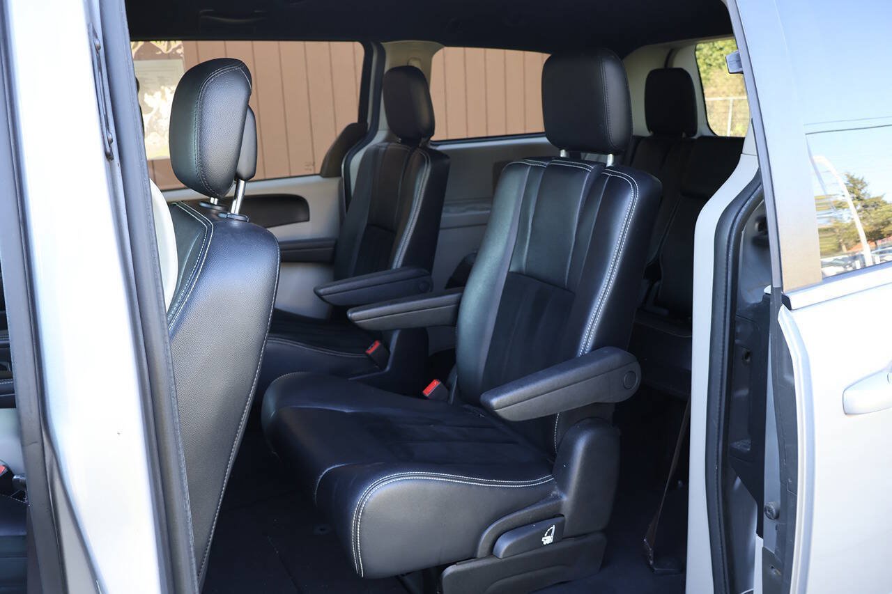 Used 2017 Dodge Grand Caravan SXT FWD image 15