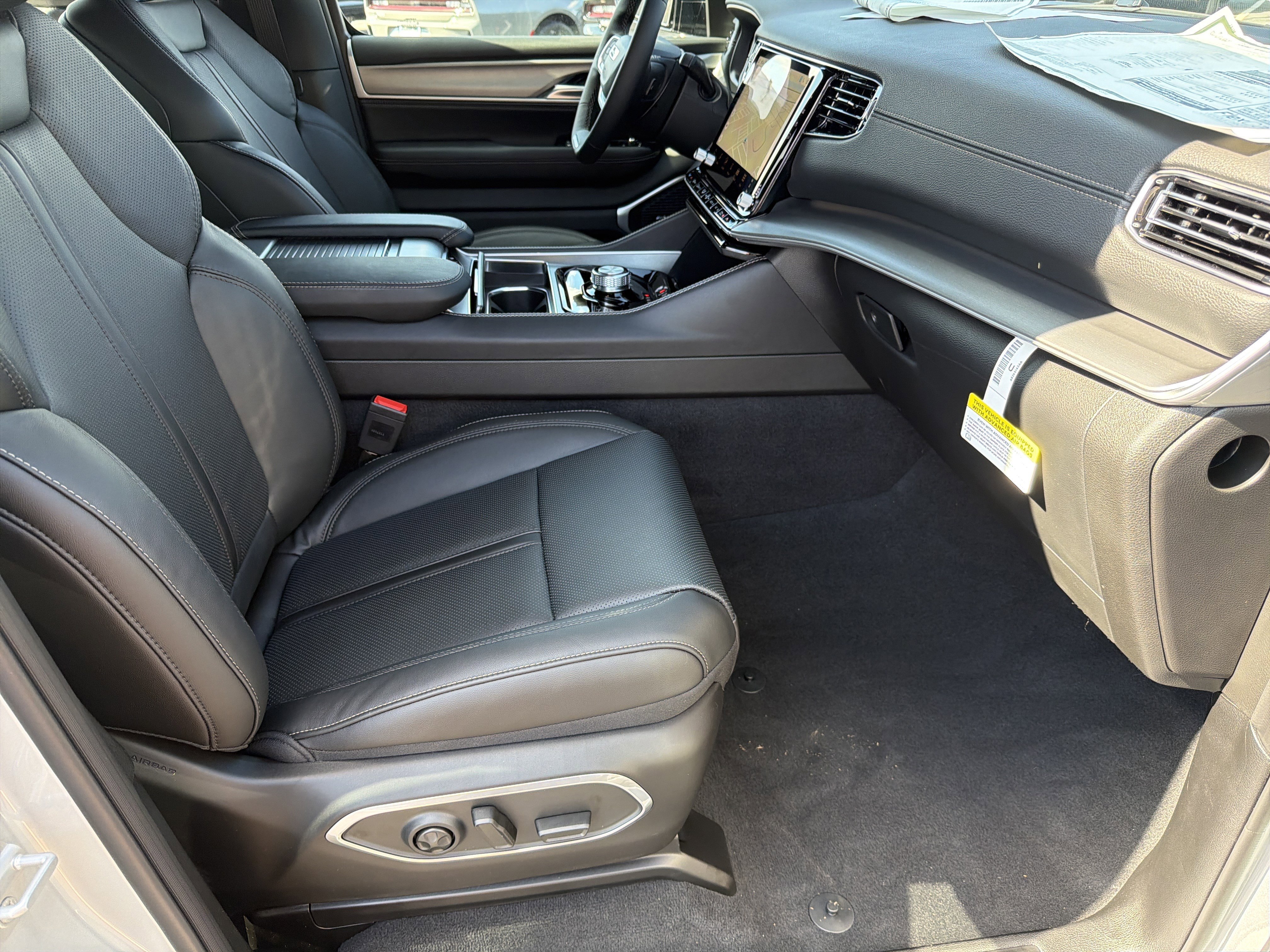 New 2026 Jeep Grand Wagoneer L 2WD image 16