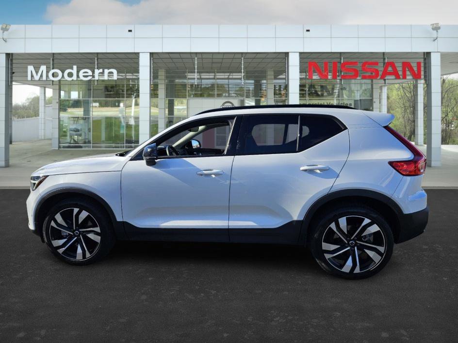 Used 2024 Volvo XC40 B5 Plus w/ Climate Package image 6