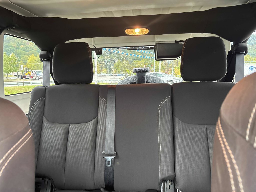 Used 2015 Jeep Wrangler Unlimited Sahara AWD/4WD image 17
