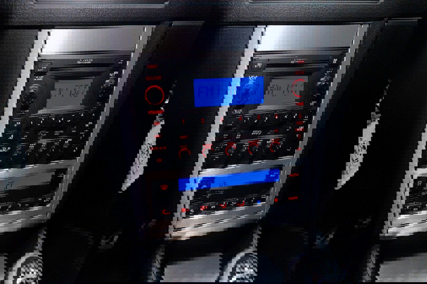 Used 2004 Volkswagen R32 image 42