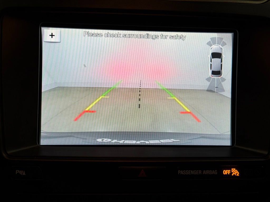 Used 2019 Ford Explorer XLT w/ Equipment Group 202A AWD/4WD image 33