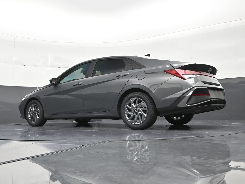 Used 2024 Hyundai Elantra SEL FWD image 24