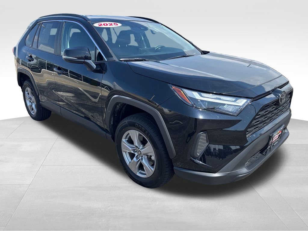 Used 2025 Toyota RAV4 XLE AWD/4WD image 9