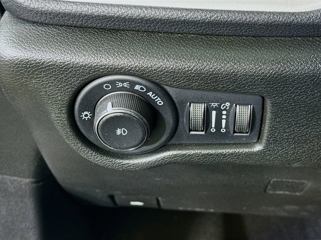 Used 2023 Chrysler Pacifica Touring-L w/ S Appearance Package image 19