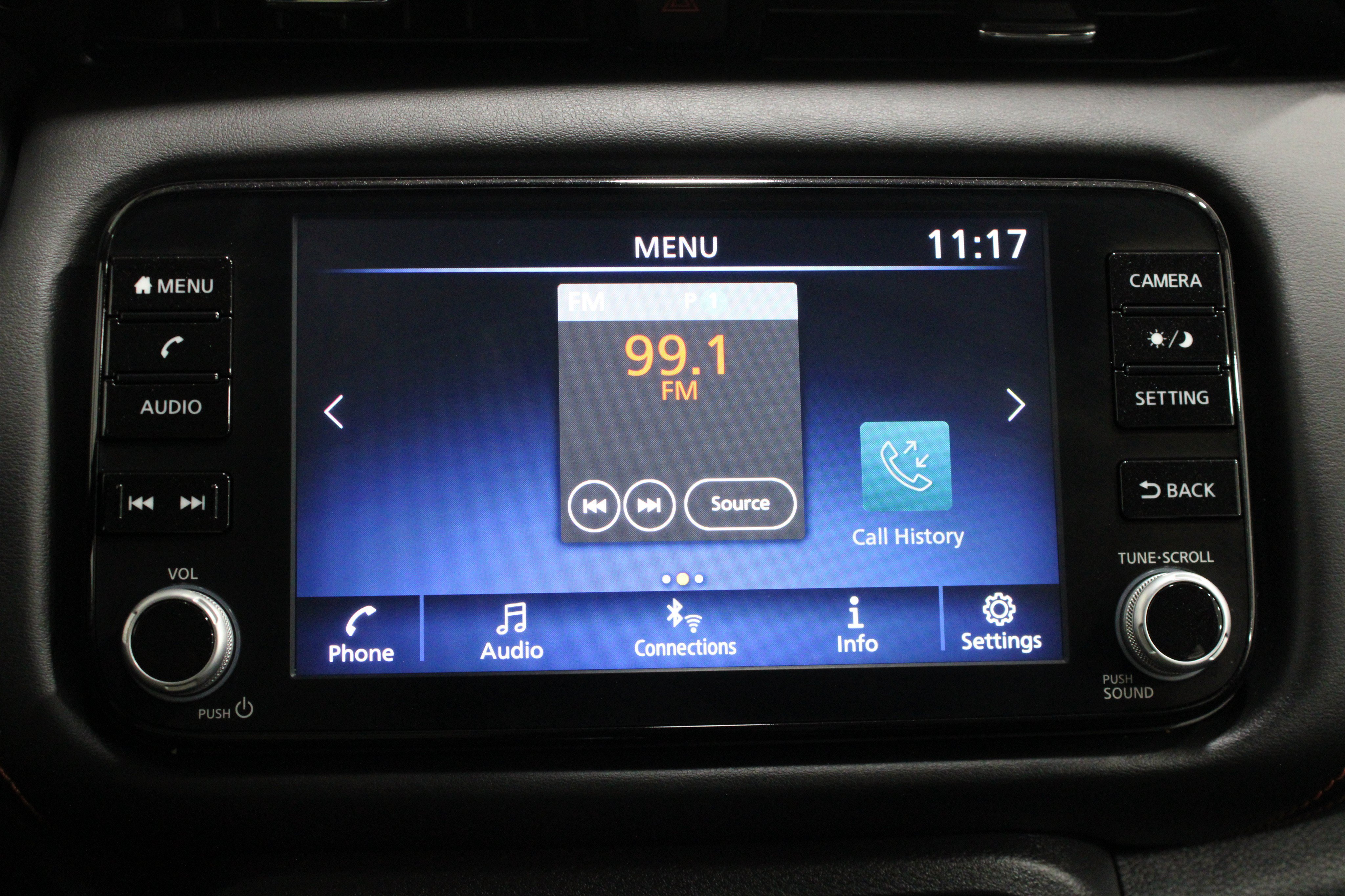 Used 2023 Nissan Kicks SR w/ SR Premium Package FWD image 11