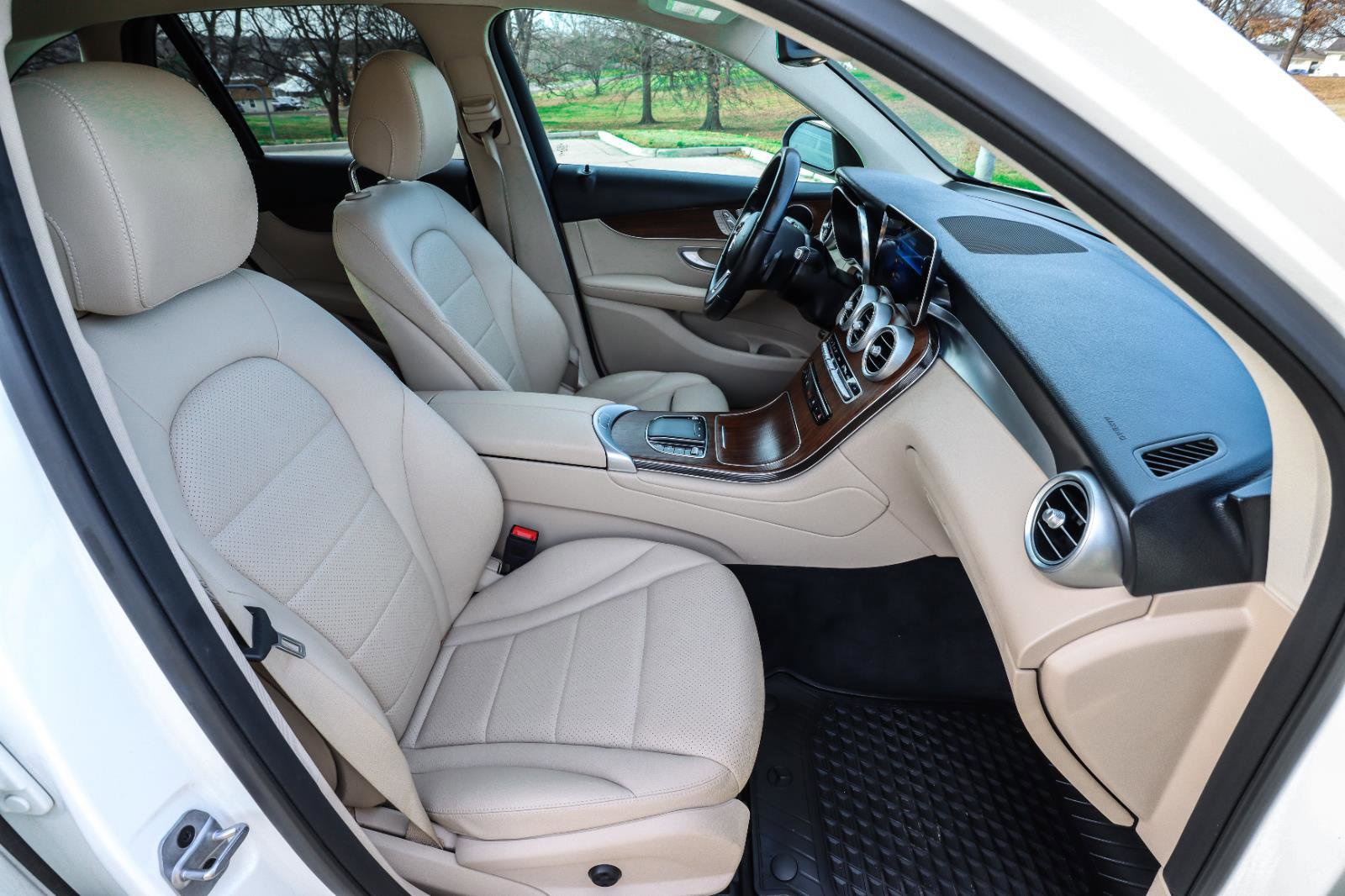 Used 2021 Mercedes-Benz GLC 300 4MATIC image 36