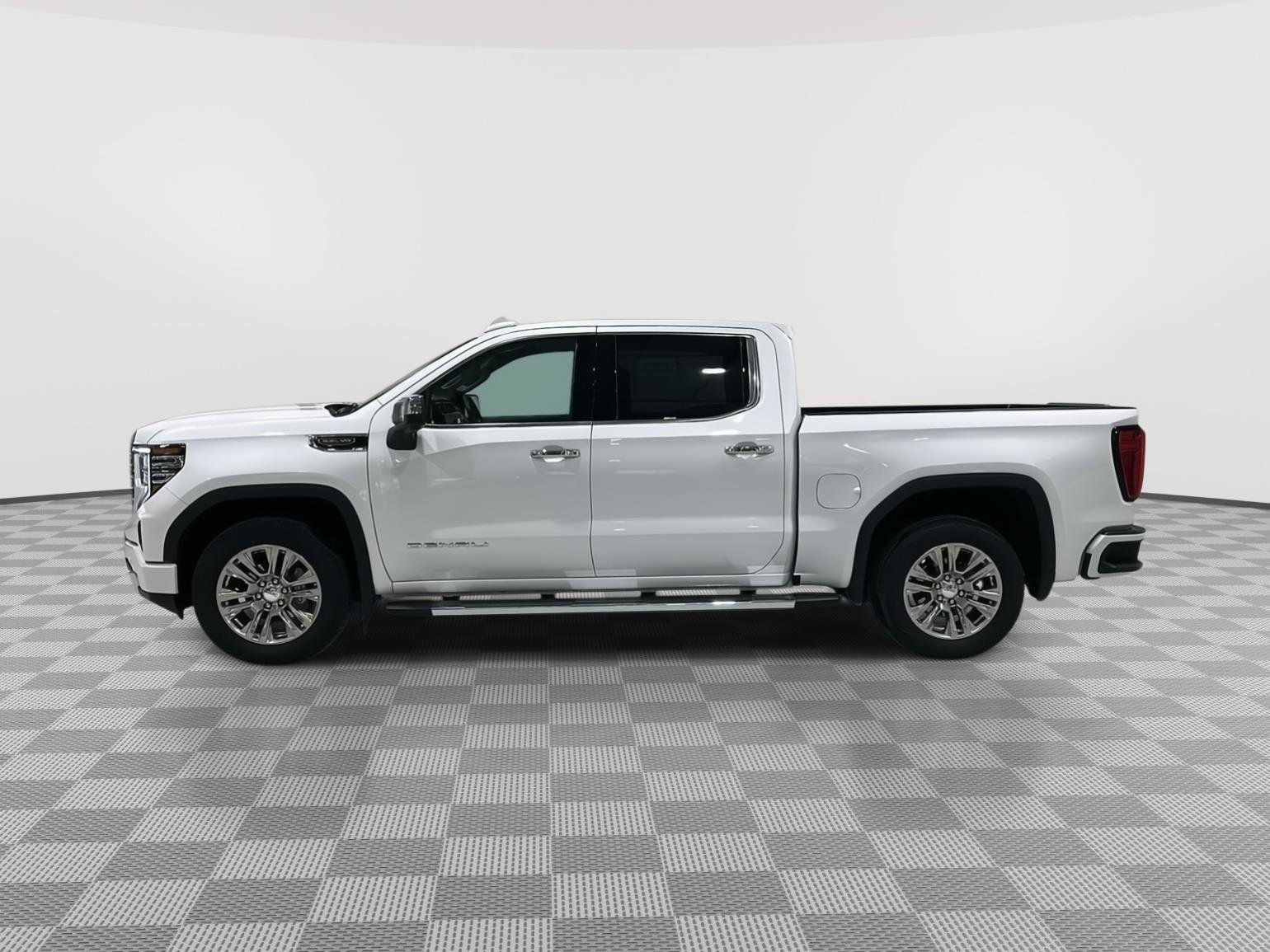 Used 2023 GMC Sierra 1500 Denali w/ Technology Package image 2