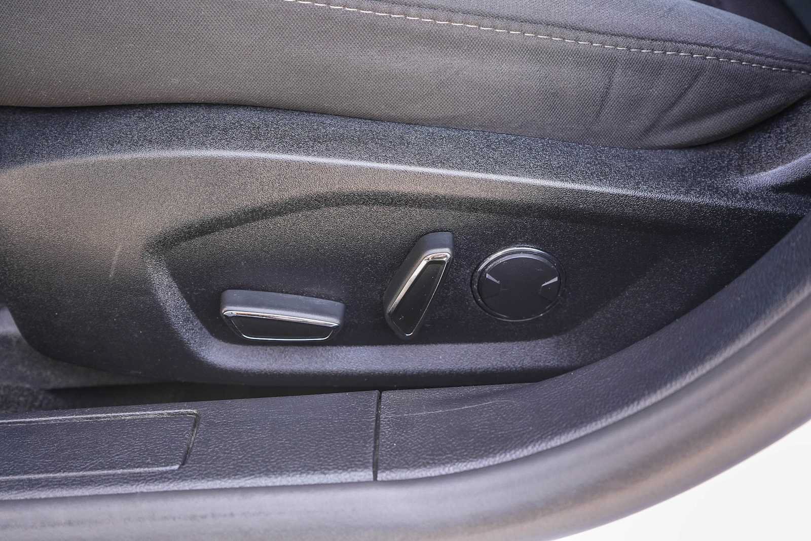 Used 2018 Ford Fusion SE w/ Fusion SE Technology Package FWD image 20