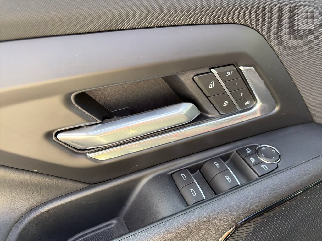 New 2025 Chevrolet Silverado EV RST AWD/4WD image 17