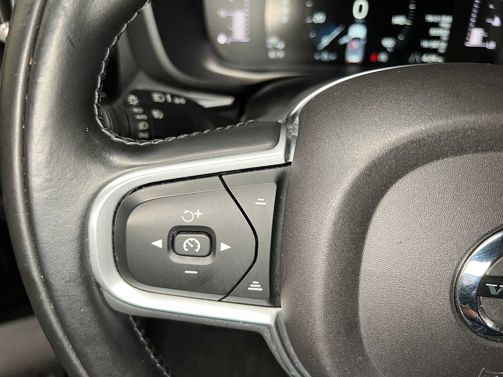Used 2019 Volvo XC60 T5 Momentum w/ Protection Package Premier AWD/4WD image 33