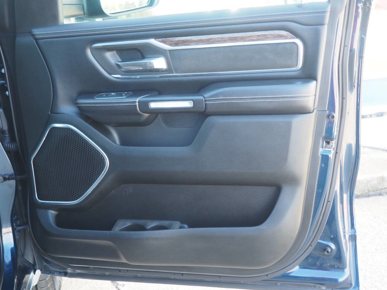 Used 2019 RAM 1500 Laramie image 12