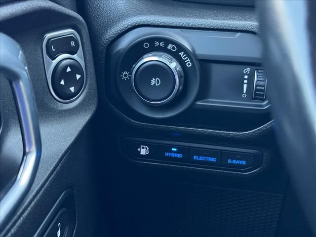 Used 2023 Jeep Wrangler Unlimited Sahara w/ Cold Weather Group AWD/4WD image 25
