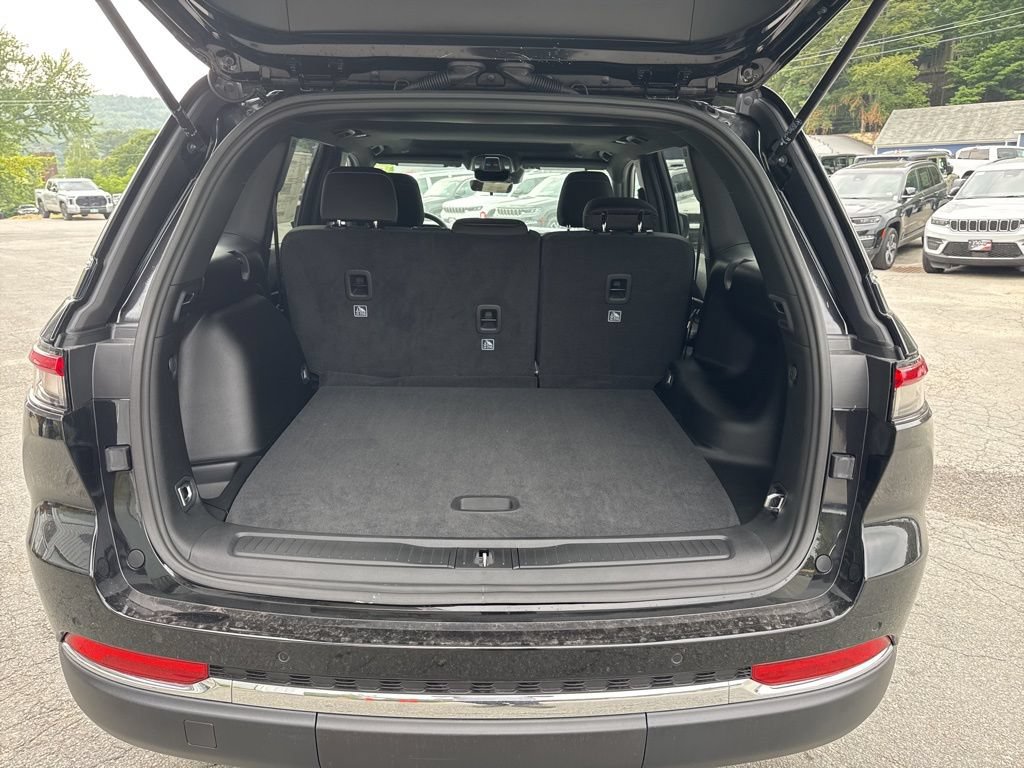 New 2025 Jeep Grand Cherokee Laredo X AWD/4WD image 5