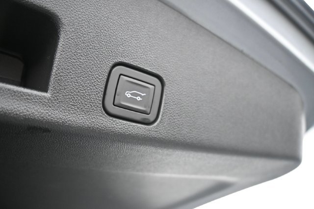 Used 2026 Chevrolet Traverse LT w/ Sun and Wheel Package AWD/4WD image 16