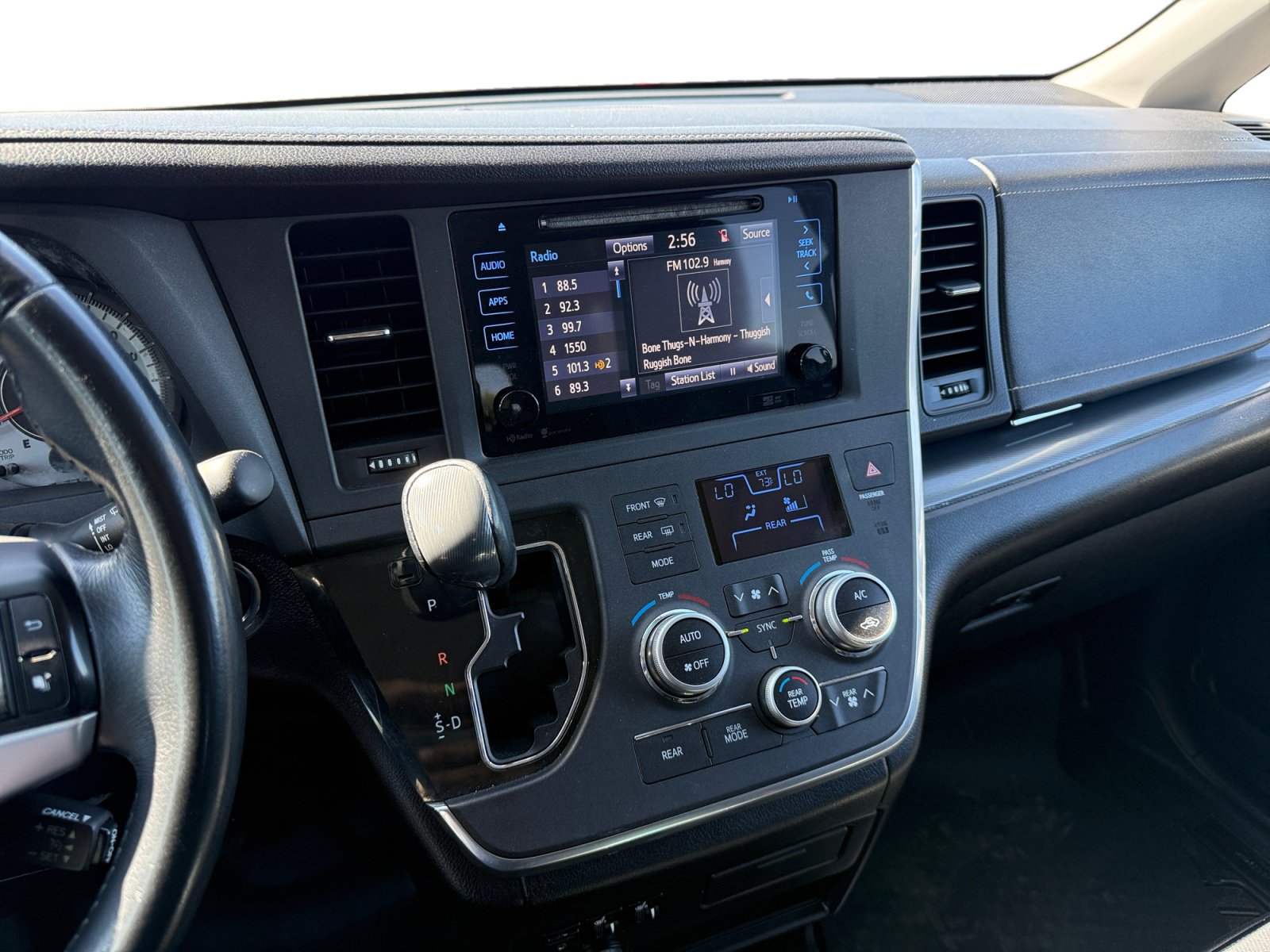 Used 2015 Toyota Sienna SE w/ SE Preferred Package FWD image 12