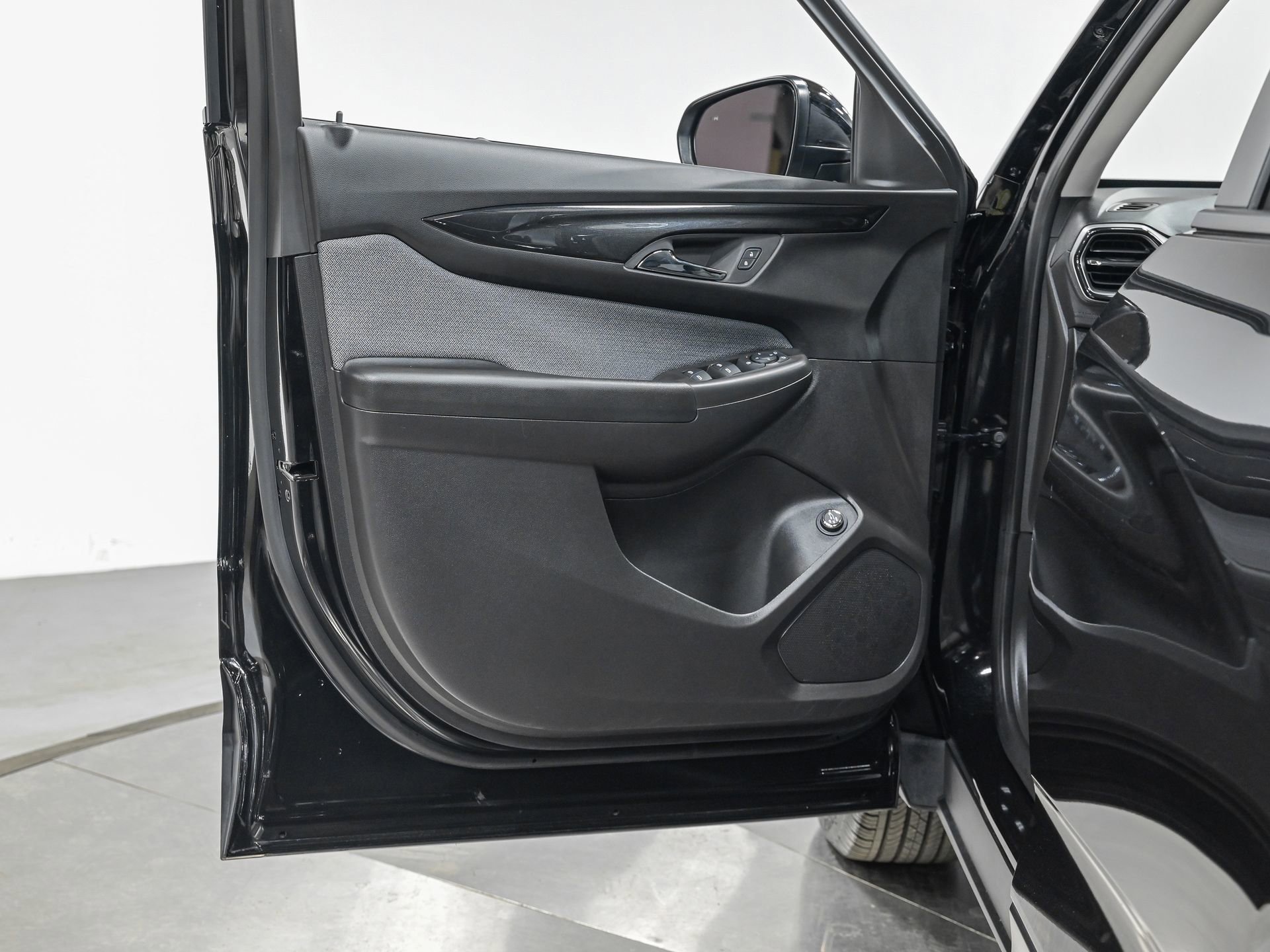 Used 2025 Chevrolet TrailBlazer LT w/ Convenience Package AWD/4WD image 12