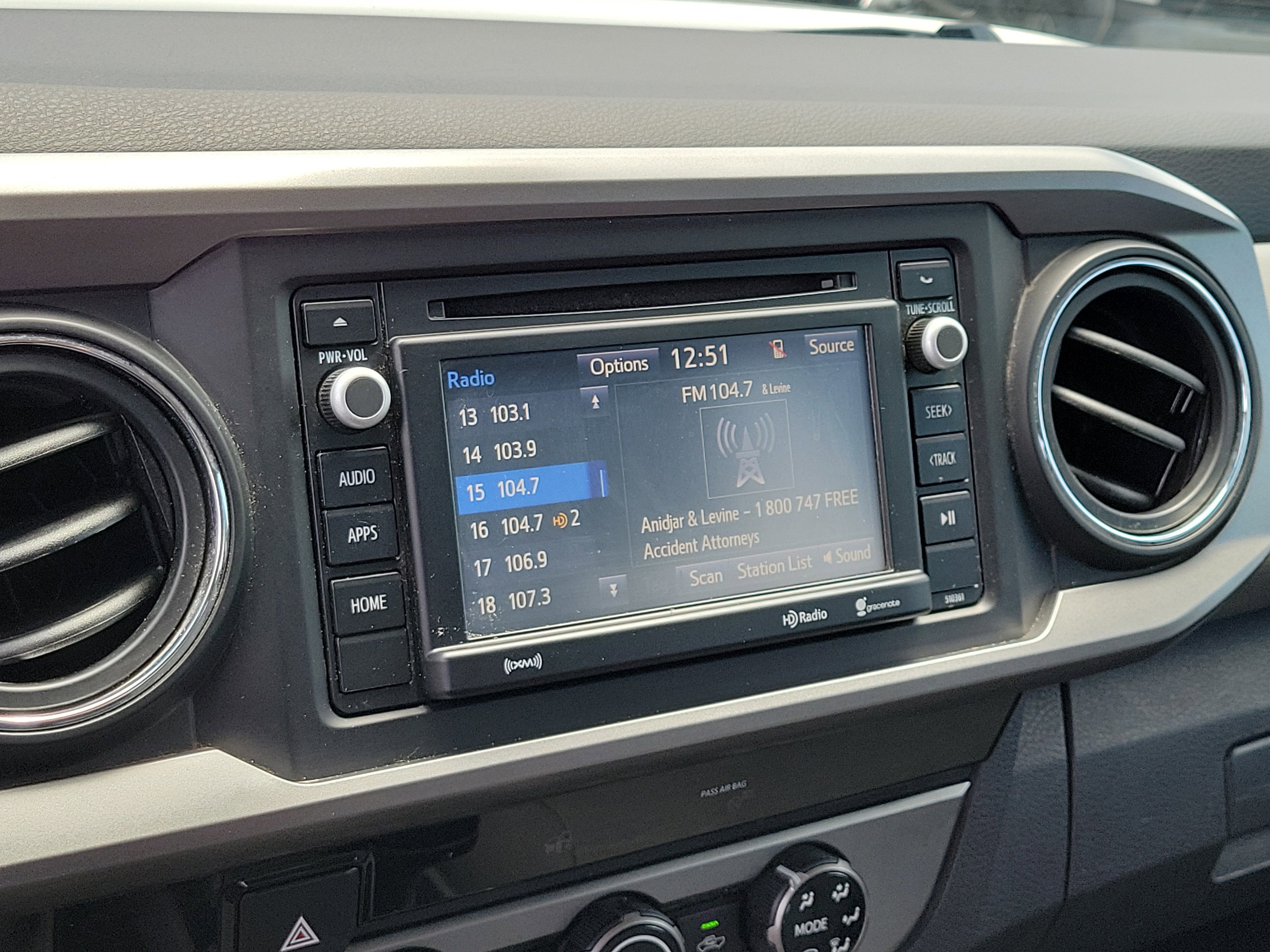 Used 2018 Toyota Tacoma SR5 RWD image 29