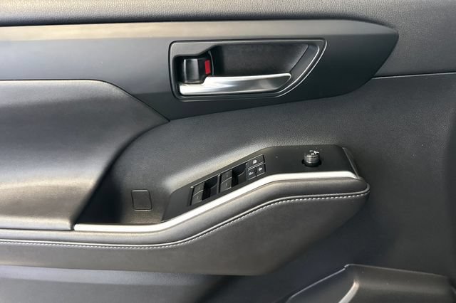 Certified 2020 Toyota Highlander XLE FWD image 14