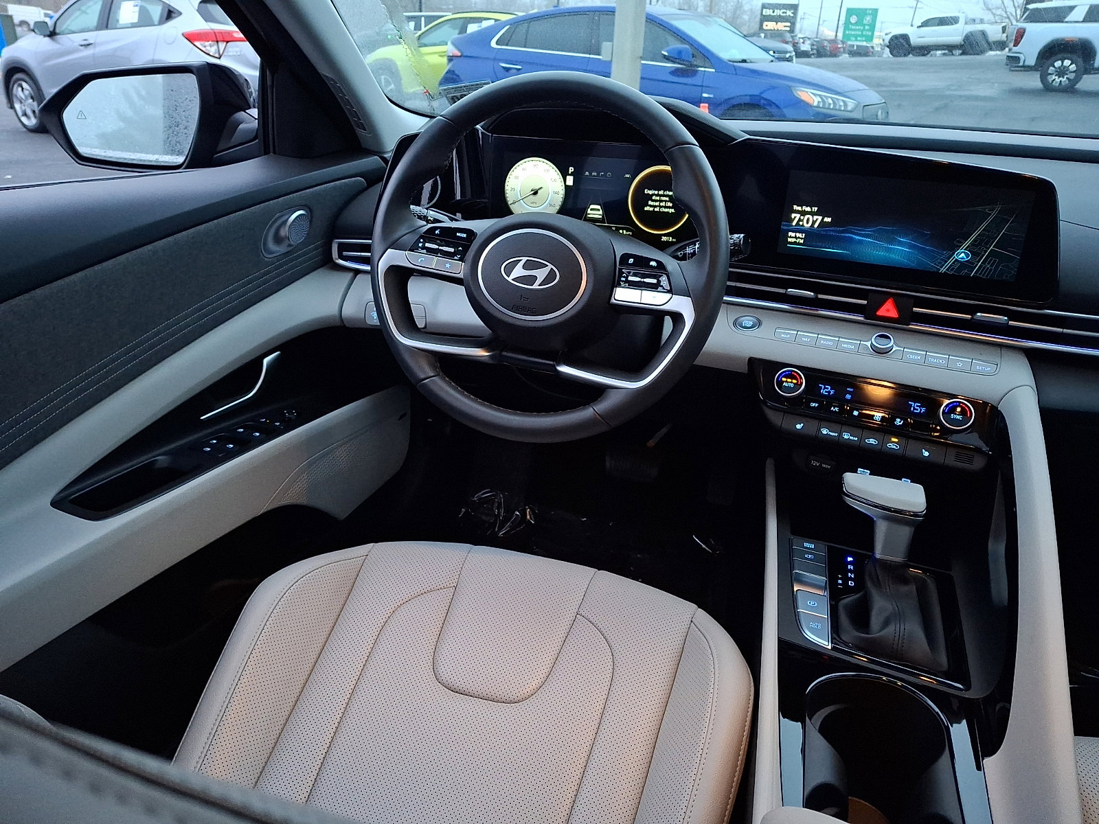 Used 2025 Hyundai Elantra Limited image 14